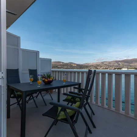 Angela * تروغير